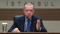 Erdogan bei einer Pressekonferenz in Istanbul