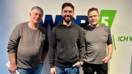 Khalid Bounouar im WDR5-Studio gemeinsam mit Axel Naumer und Henning Bornemann