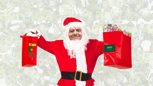 Gianni Infantino als Weihnachtsmann, er hält zwei Geschenktüten hoch. Auf der linken Tüte sind die Flaggen von Spanien, Marokko und Portugal zu sehen. Rechts erkennt man die Flagge von Saudi Arabien, aus der Tüte ragen Geldscheine.