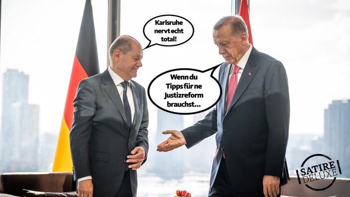 Satirische Fotomontage mit Sprechblasen: Olaf Scholz sagt: "Karlsruhe nervt total" und Recep Erdogan antwortet: "Wenn du Tipps für ne Justizreform brauchst..."