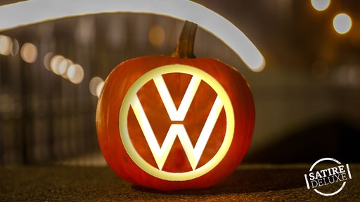 Ein Kürbis mit dem VW-Logo