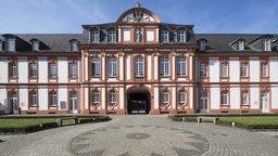 Abtei Brauweiler in Pulheim-Brauweiler - Blick auf die Prälaturhof West