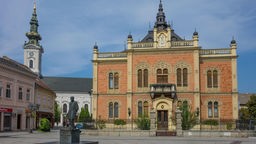 Bischofs Palast, Zmaj Statue & Orthodoxe Kathedrale, Novi Sad, Vojvodina, Serbia