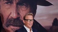 Berlin: Schauspieler Kevin Costner bei der Deutschlandpremiere seines Films "Horizon" im UCI Kinowelt Zoo Palast. 