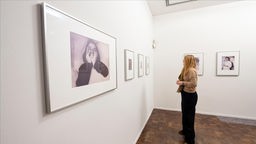 Blick in die Ausstellung "Kosmos des Lebens. Die Fotografin Annelise Kretschmer" im MKK Dortmund.