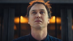 Lars Eidinger als Tom in einer Szene des Films "Sterben"