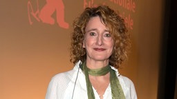 Tricia Tuttle, die neue Leiterin der Berlinale, bei der Pressekonferenz zur Vorstellung der neuen Berlinale-Leitung im Gropius Bau. Berlin, 12.12.2023