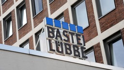 Logo mit Schriftzug am Sitz des des Verlag Bastei Lübbe, Köln