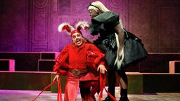 Antje Prust und Sarah Quarshie in einer Szene aus "Was ihr wollt" am Theater Dortmund