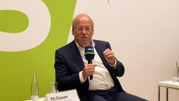 Oberbürgermeister Pit Clausen beim WDR 5 Stadtgespräch