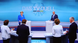 Angela Merkel und Martin Schulz stehen sich im TV-Duell gegenüber, 03.09.2017.