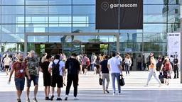 Besucher auf der Gamescom 2022 auf dem Gelände der Kölnmesse, 24.08.2022. 