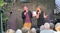 Eva Eiselt und Martin Zingsheim auf der Bühne des Kulturstalls in Bad Münstereifel