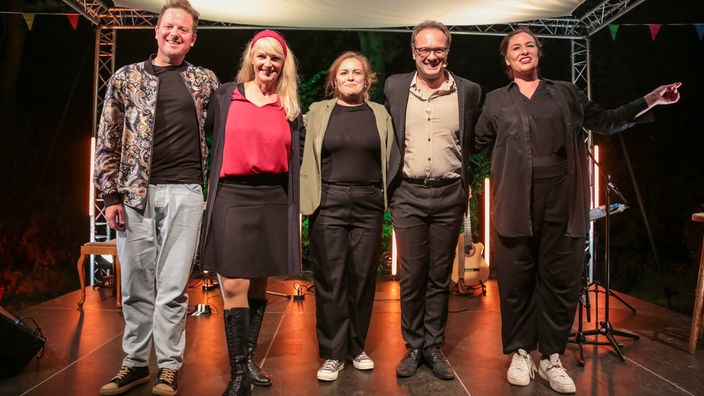 OpenAir-Bühne mit allen Gästen: Eva Eiselt; Martin Zingsheim; Barbara Ruscher; René Sydow; Fee Badenius - Abschlussfoto