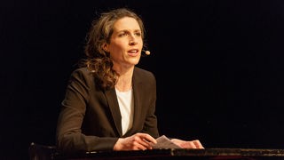 Salzburger Stier 2017 Eröffnungsabend, Christine Prayon auf der Bühne