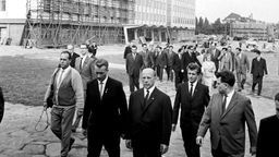 Walter Ulbricht (M vorn) besucht die DHFK in Leipzig, September 1963