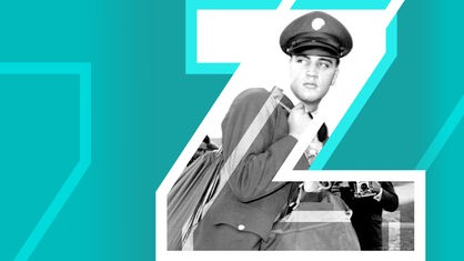 US-Popstar Elvis Presley am 2. Oktober 1958 in einer US-Militaerkaserne in Friedberg