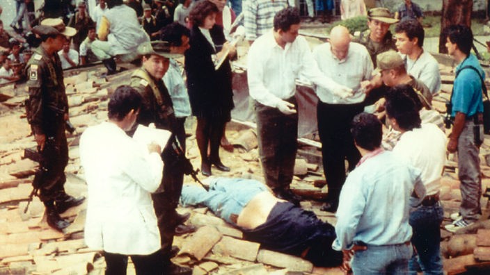 Pablo Escobar auf der Straße liegend, erschossen