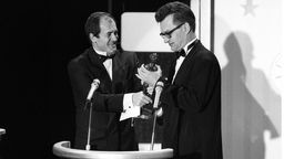 Verleihung des Europäisches Filmpreises am 26.11.1988. Bernardo Bertoluci (links) und Wim Wenders