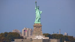 Freiheitsstatue von der Staten Island Ferry aus gesehen, USA, New York (Bundesstaat)