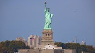 Freiheitsstatue von der Staten Island Ferry aus gesehen, USA, New York (Bundesstaat)