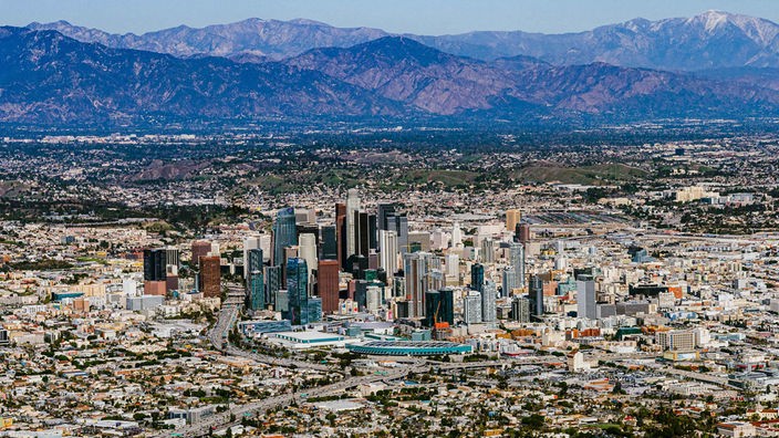 Blick auf Los Angeles von den Bergen aus