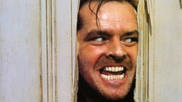 Jack Nicholson schaut durch eine zerschlagene Tür