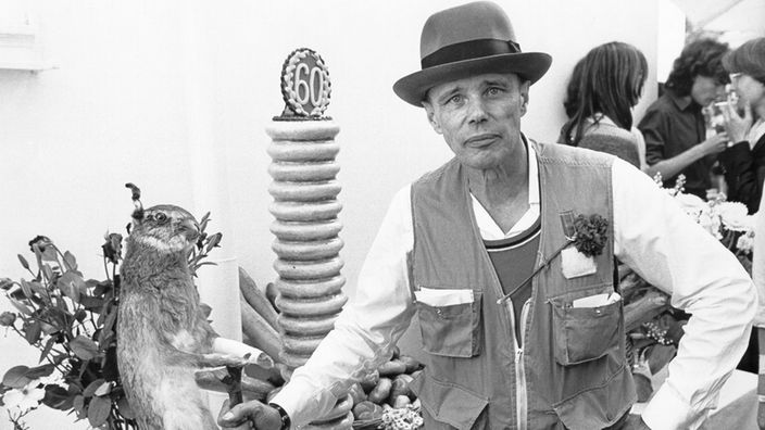 Joseph Beuys an seinem 60. Geburtstag