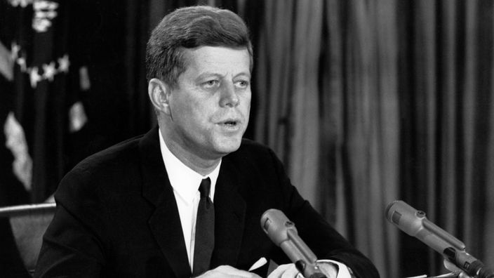 US-Präsident John F. Kennedey kündigt am 22.10.1962 die Blockade Kubas an