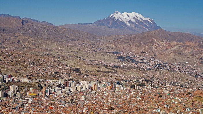 La Paz mit dem schneebedeckten Ilimani