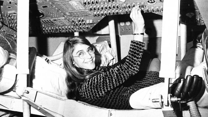 Margaret Hamilton Mathematikerin und Programmiererin am MIT im Instrumentenlabor der Raumfähre Apollo, aufgenommen am 25.11.1969