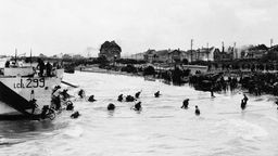 Landung der Alliierten, Britische Soldaten gehen an Land, Invasion 1944, Frankreich