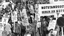 Großdemonstration gegen die Notstandsgesetze 1968 in Bonn