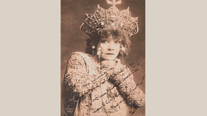 Sarah Bernhardt in der  Rolle der "Theodora" im gleichnamigen Stück von Victorien Sardou