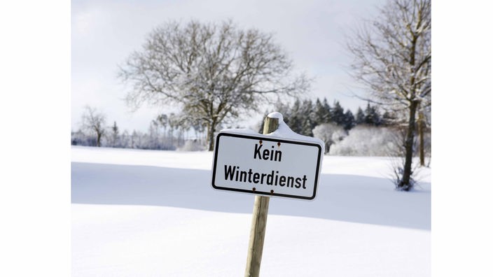 Schild in Winterlandschaft ; Eigetingen; Baden-Württemberg