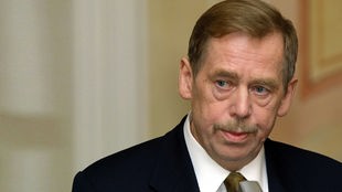 Tschechiens Präsident Vaclav Havel gibt am 02.02.2002 in Prag eine Pressekonferenz
