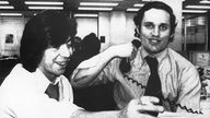  Carl Bernstein und Bob Woodward (r) <beide Journalisten, USA> sind durch die Aufdeckung der Watergate-Affäre für die Washington Post bekannt geworden. Für ihre Arbeit erhielten sie unter anderem den renommierten Pulitzer-Preis