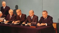 US-Präsident Lyndon B. Johnson vor der Vertragsunterzeichnung