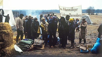 Atomkraftgegner bei Kapern im Kreis Lüchow-Dannenberg protestieren am 27.01.982 gegen das Atommüll-Zwischenlager