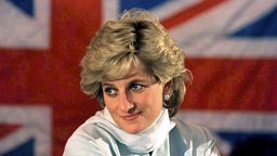 Prinzessin Diana vor der britischen Flagge. Die Ex-Frau von Prinz Charles starb am 31. August 1997 in Paris.