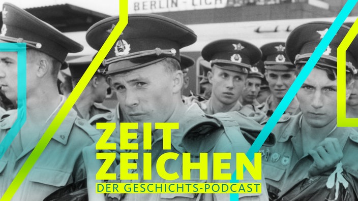 Soldaten einer russischen Brigade warten am 01.09.1994 in Berlin-Lichtenberg auf die Abfahrt eines Militärzuges