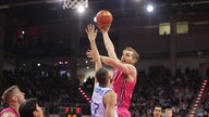 Till Pape von den Telekom Baskets Bonn in Aktion gegen die Skyliners Frankfurt