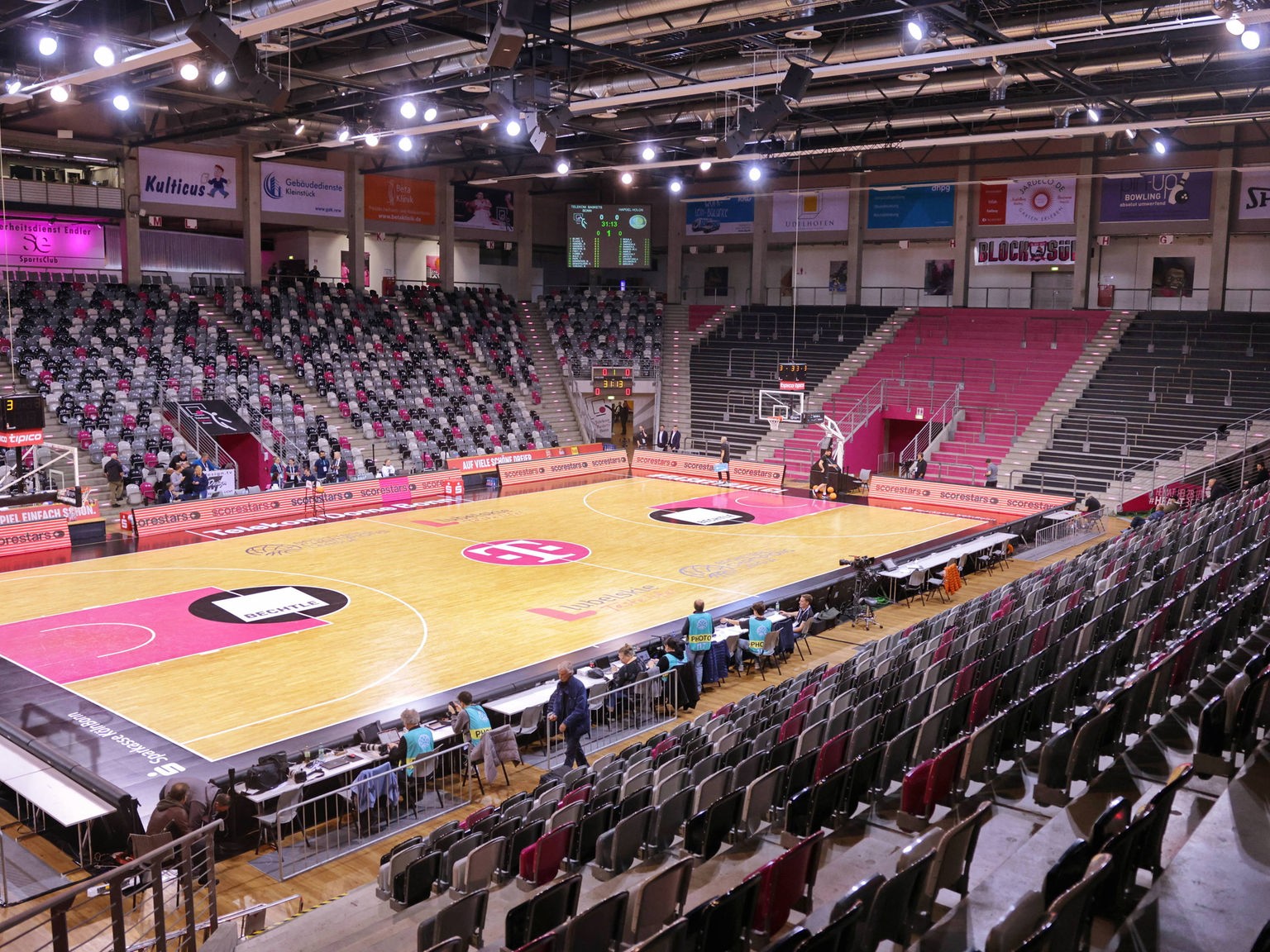 Keine Fans bei Bonns Basketball-Spiel gegen israelischen Klub - Sport - Sendungen A-Z - Video - Mediathek