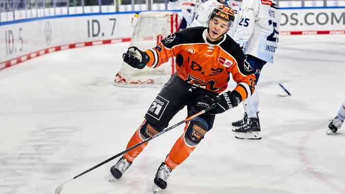 Laurin Braun im Trikot der Grizzlys Wolfsburg.