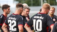 Markus von Ahlen (Trainer Fortuna Köln) mit seinen Spielern beim APT Rheincup 2022 im Rheinstadion des FC Monheim