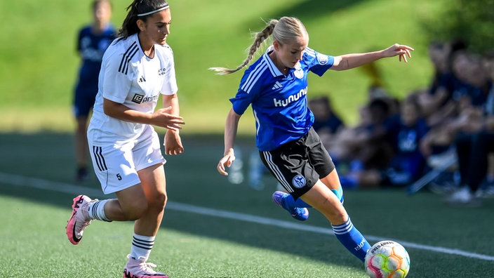 Nathalie Bollmann von den Frauen des FC Schalke 04 im Westfalenligaspiel gegen den SVKT 07 Minden