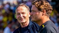 Borussia Dortmunds Geschäftsführer Hans-Joachim Watzke (l.) und BVB-Trainer Edin Terzic.