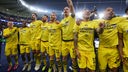 Schlussjubel der Spieler von Borussia Dortmund vor den Fans