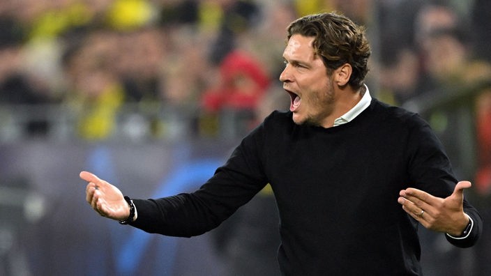 BVB-Trainer Edin Terzic gestikuliert während des Spiels gegen AC Mailand in der Champions League 
