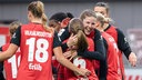 Die Spielerinnen von Bayer Leverkusen jubeln über einen Treffer gegen Potsdam (Archivbild).